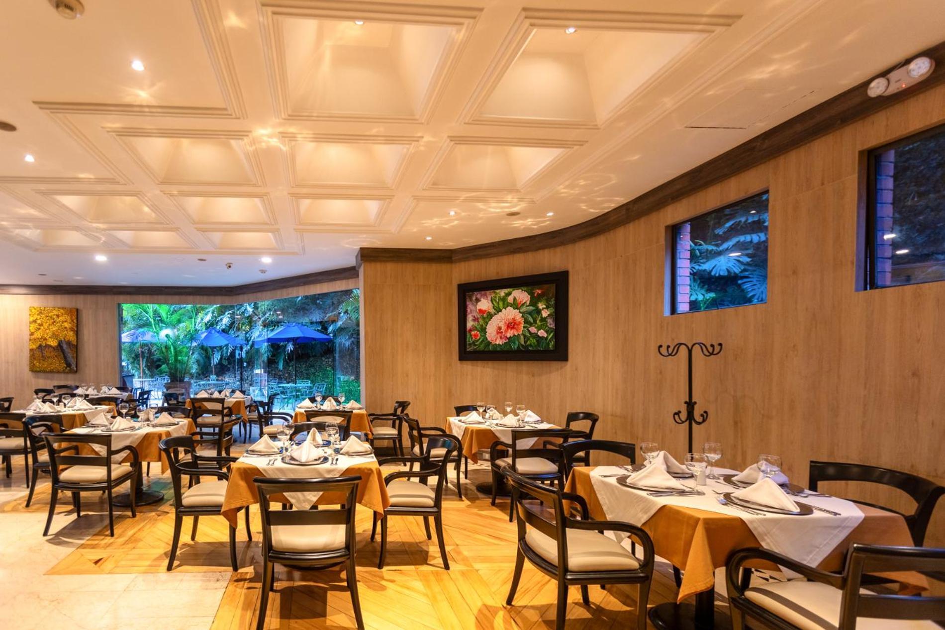 Hotel Dann Carlton Belfort Medellin Exterior photo Restaurant
