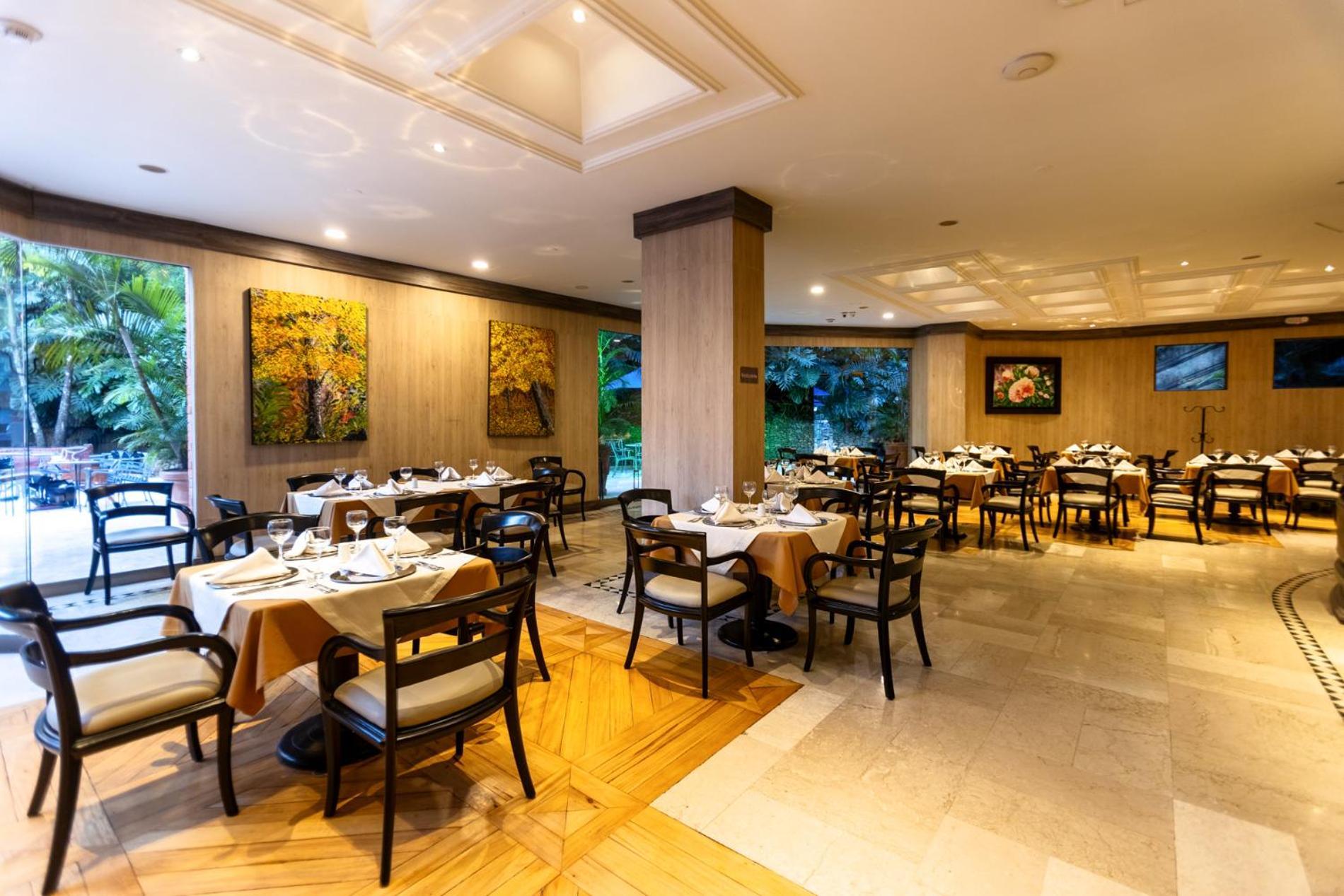 Hotel Dann Carlton Belfort Medellin Exterior photo The restaurant